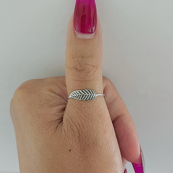Sterling silver feather ring, feather ring, silver dainty ring, midi ring - Picture 11 of 11